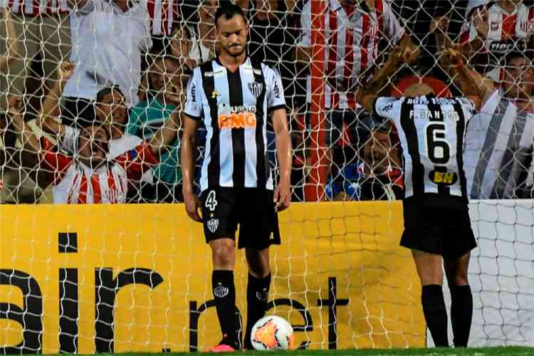 Réver busca explicações para revés do Atlético: 'Golpe do primeiro gol foi muito duro'